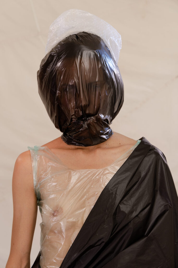 Black Drapé